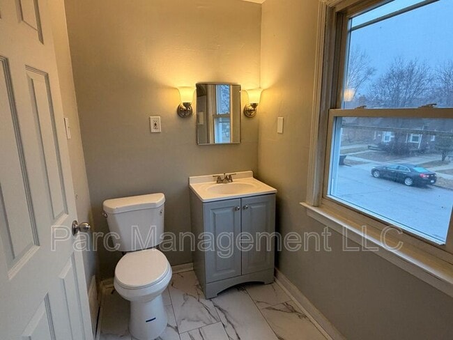 Building Photo - 16529 Pinehurst St