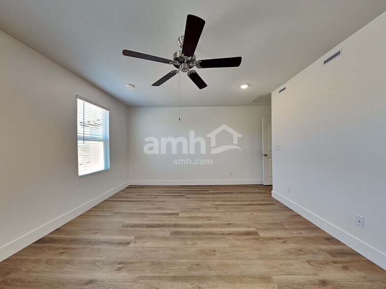 Building Photo - 11123 Magallanes St