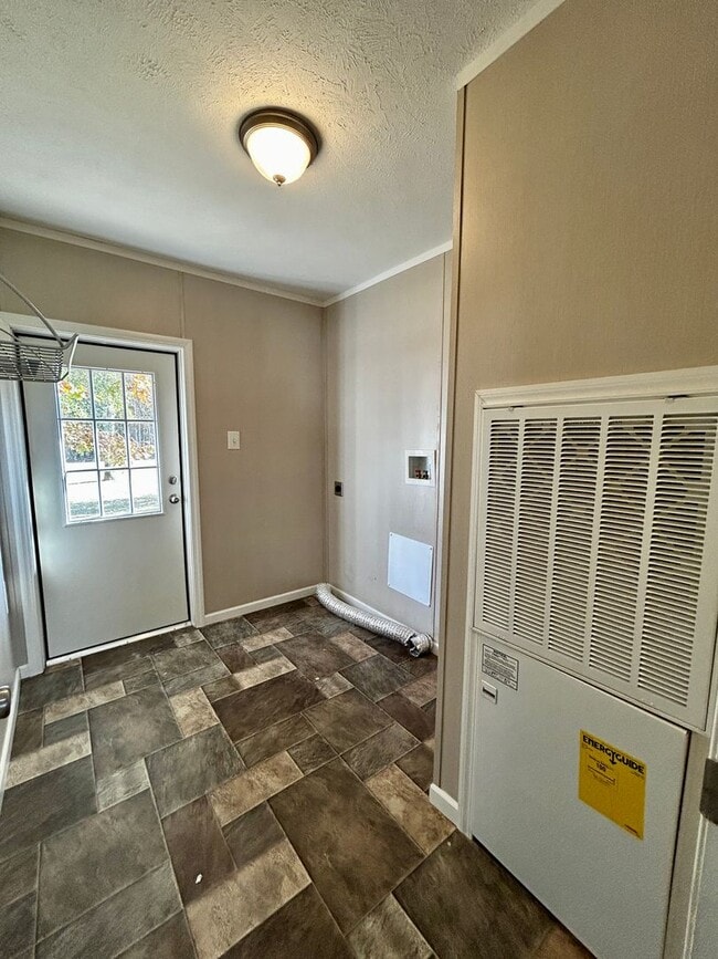 Building Photo - 3 Bedroom/2 bathroom home for rent