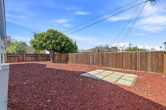 Building Photo - 1861 Nelson Dr