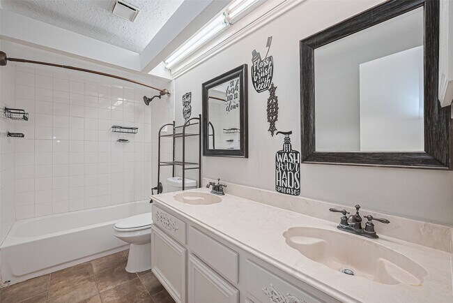 Building Photo - 3406 Mesquite Dr