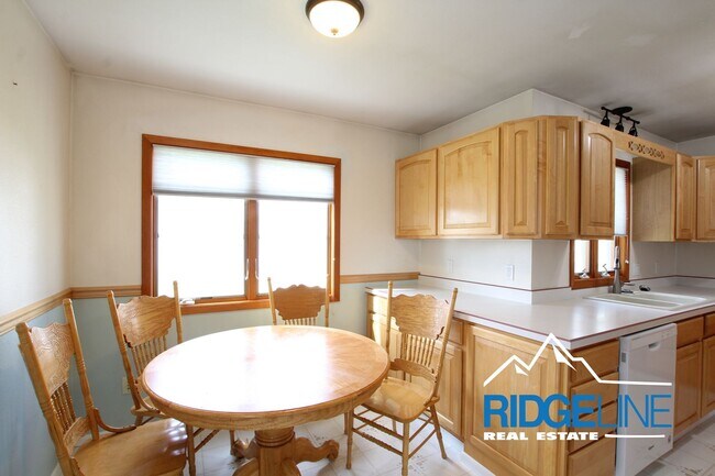 Building Photo - East-End Single Level Home for Lease!