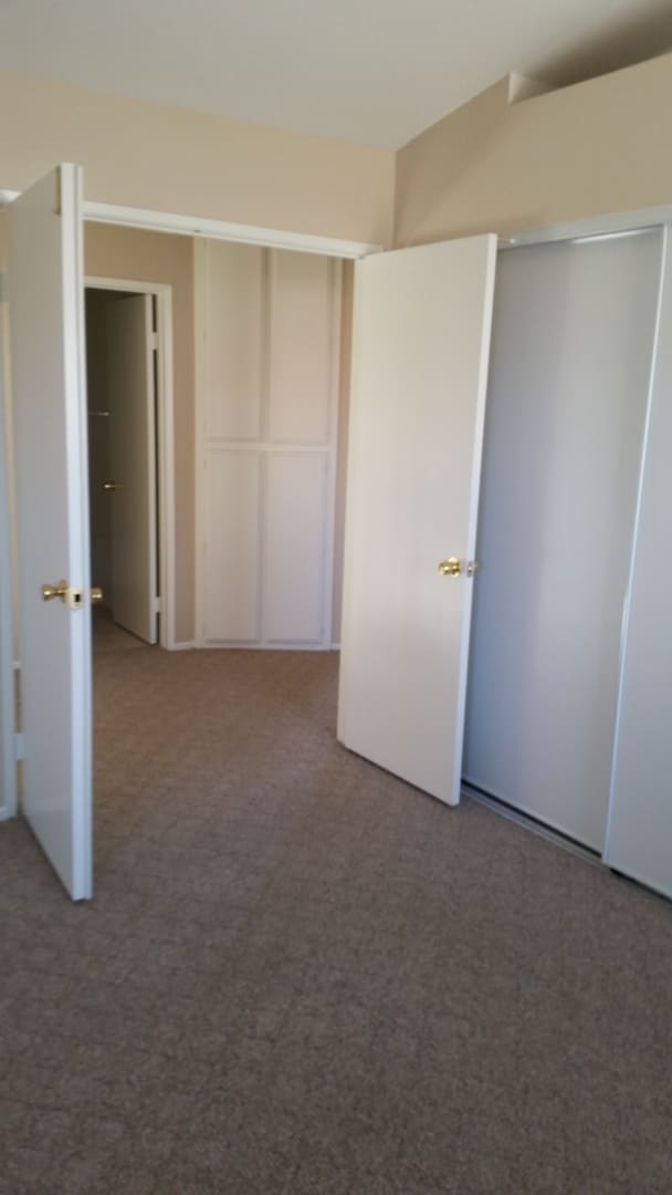 Building Photo - POOL FOR THE SUMMER! SPACIOUS 4 BEDROOM 3 BATH EAGLE RANCH HOME