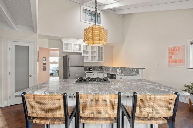 Building Photo - Ventura | Pierpont | 4 Bedroom + 3 Bathroom