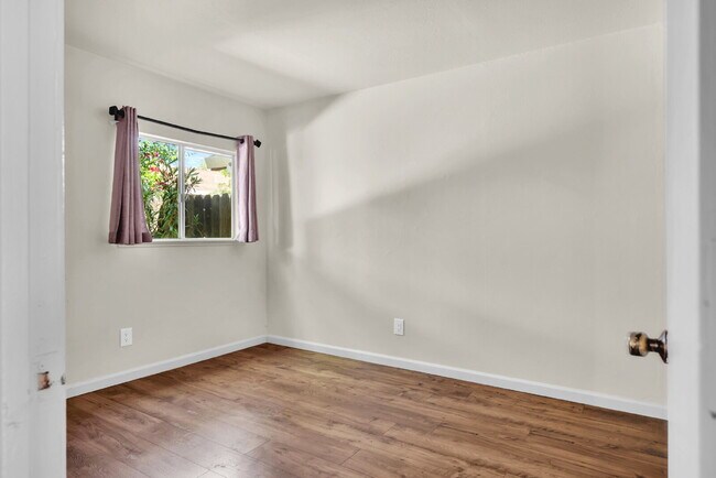Building Photo - Move-In Ready 3BR/2BA Near UC Davis, Pets Welcome