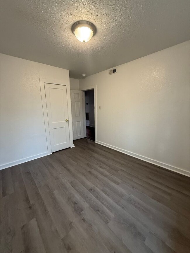 Building Photo - 2 Bedroom 1 Bath House