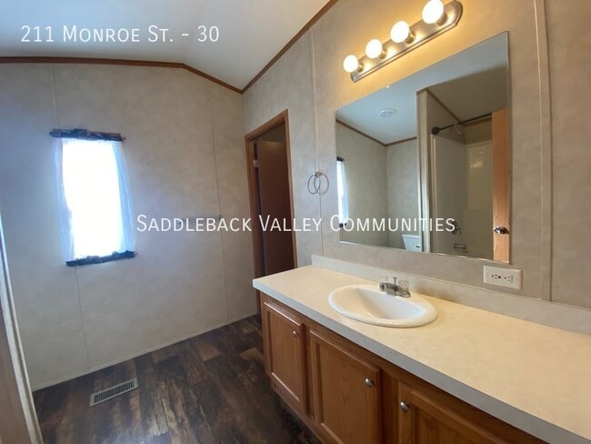 Building Photo - 211 Monroe St