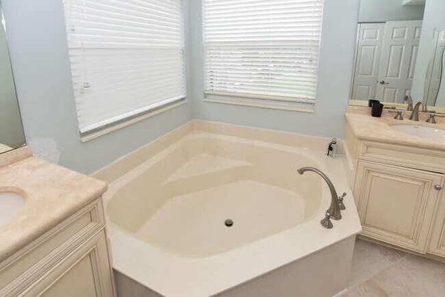 Building Photo - 12246 Colony Preserve Dr