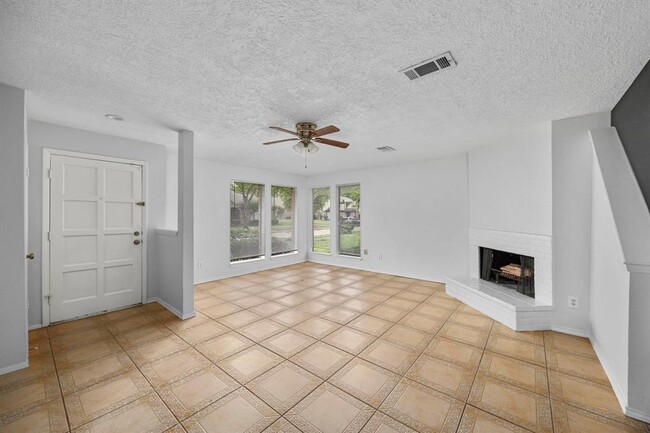 Building Photo - 7838 Green Lawn Dr
