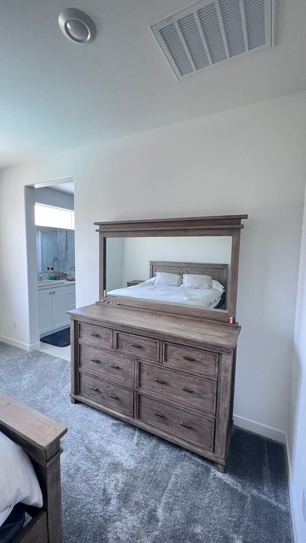 Building Photo - Move in special! $500 off first months rent!