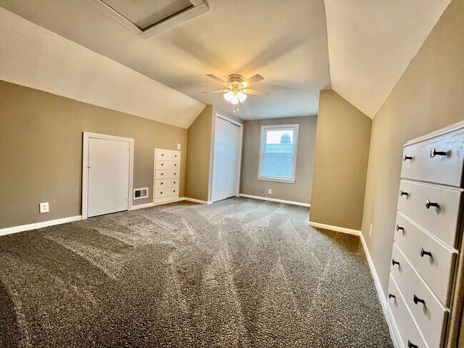 Building Photo - Adorable home located in St. Matthews
