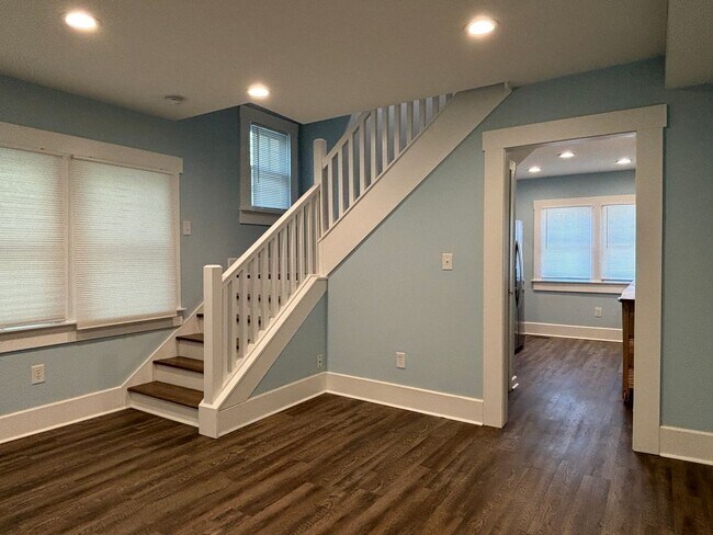 Building Photo - 2 Bed, 2.5 Bath – Second-Story Laundry & Walkable Park Location