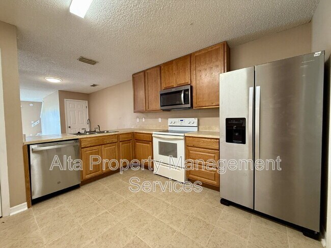 Building Photo - 4680 Playschool Dr