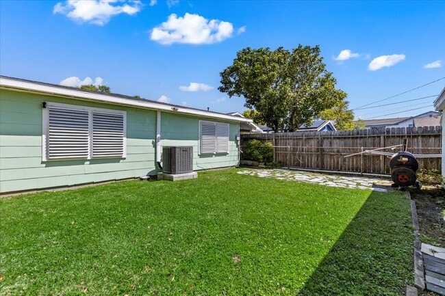 Building Photo - 4827 Ave Q 1/2