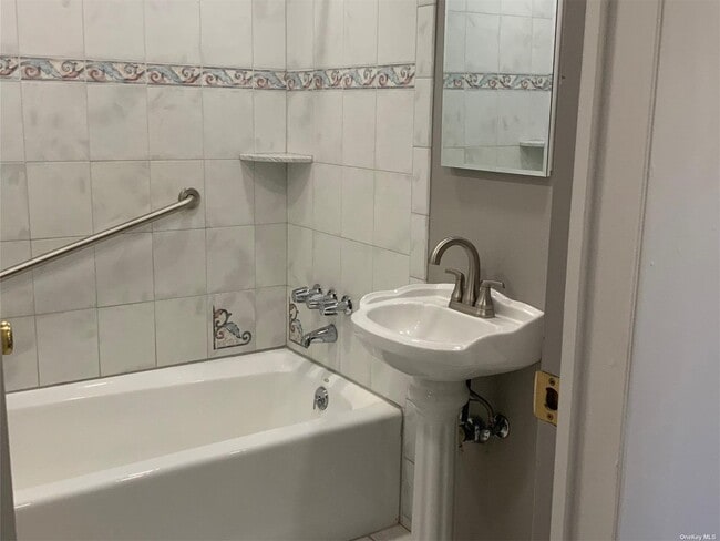 Building Photo - 197 Morris Ave