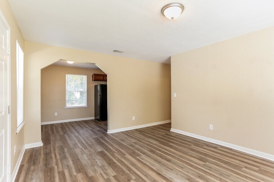 Building Photo - 5339 Newcombe Rd