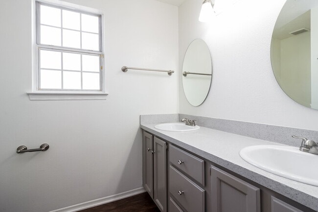 Building Photo - 2907 N Whisperbay Ct