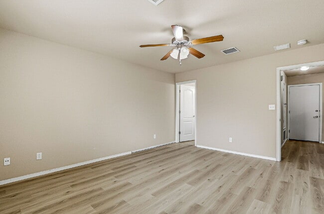 Building Photo - 2-story 3 bed 2.5 bath with loft home in Northeast El Paso