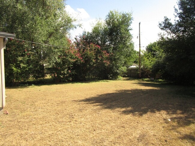 Building Photo - (3) Bed/(1) Bath Core Norman Rental Avail ...