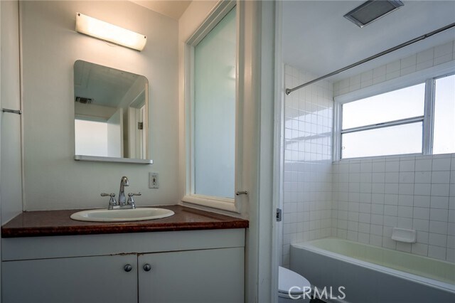 Building Photo - 1400 Hayworth Ave