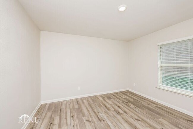 Building Photo - 1934 Delta Downs Dr