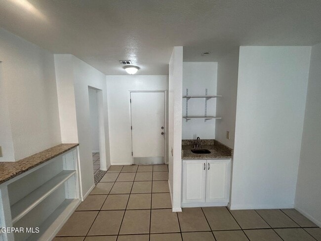 Building Photo - 3601 Okeefe Dr