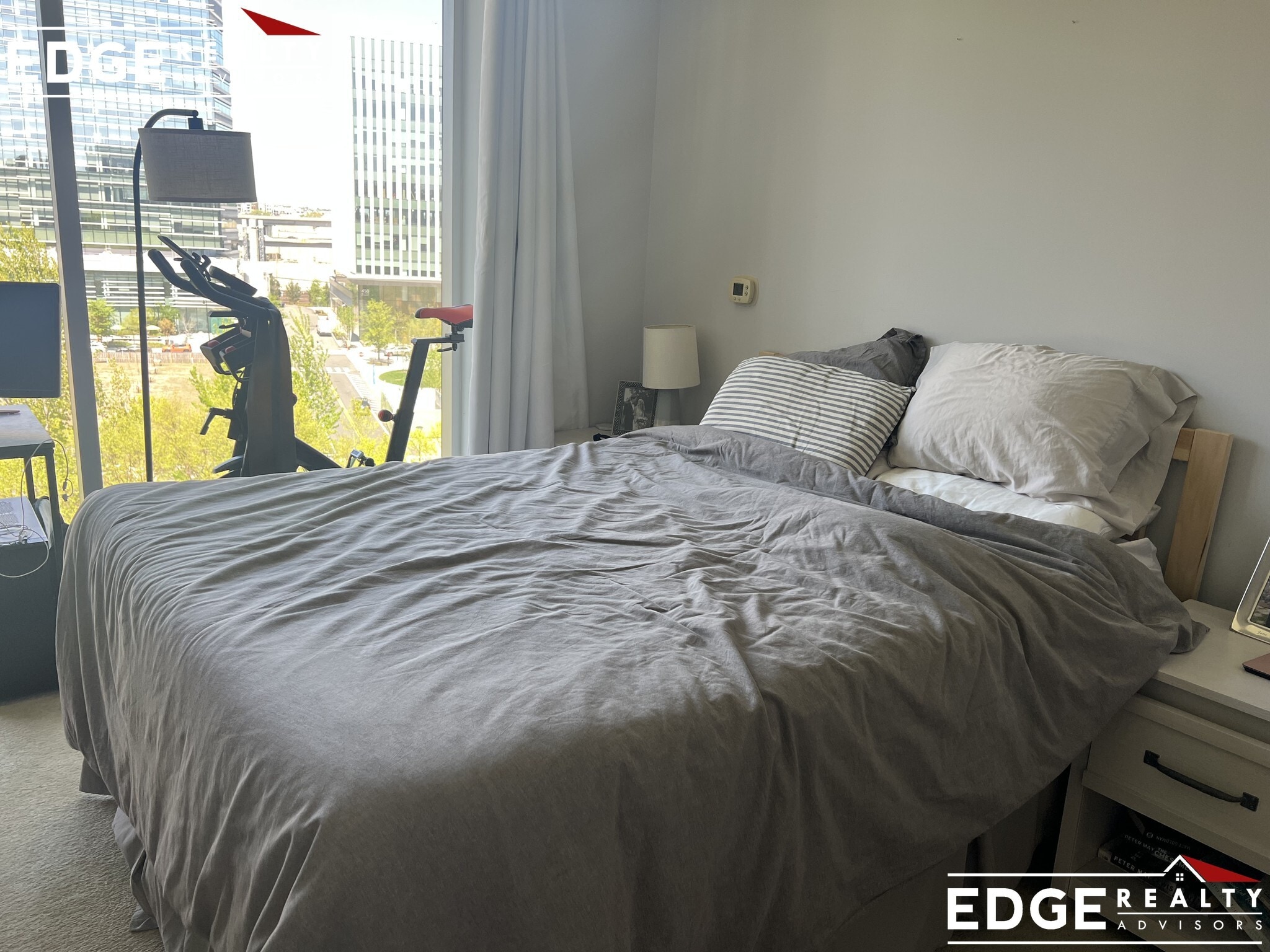 Building Photo - 2 Earhart St