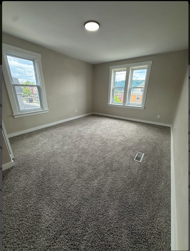 Building Photo - Giant, Newly Renovated Home in New Kensington!