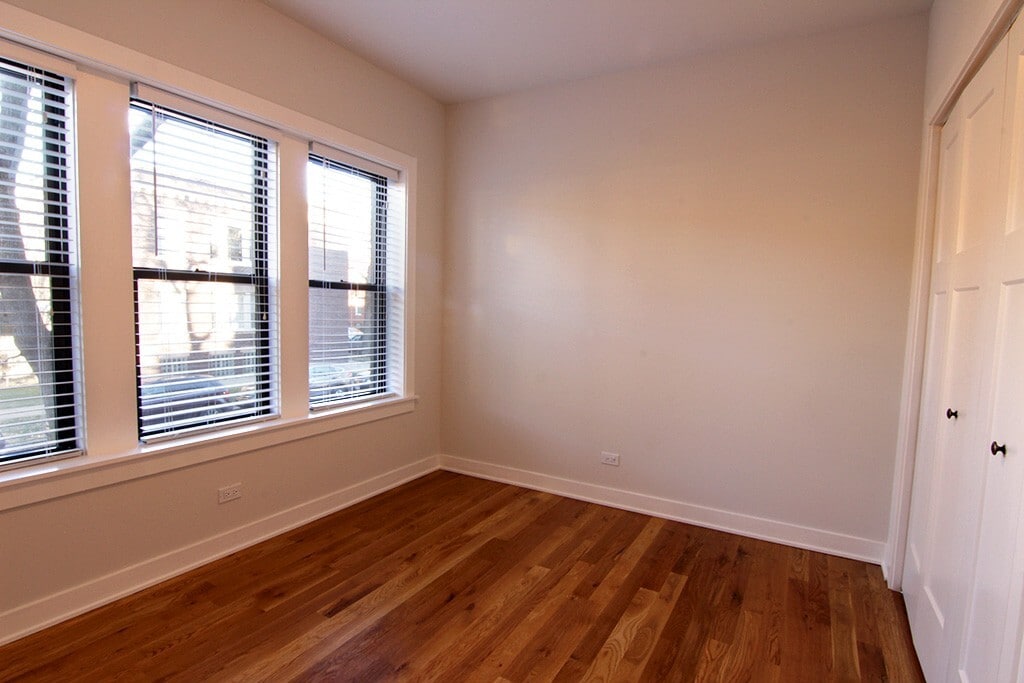 Building Photo - 2212 W Eastwood Ave