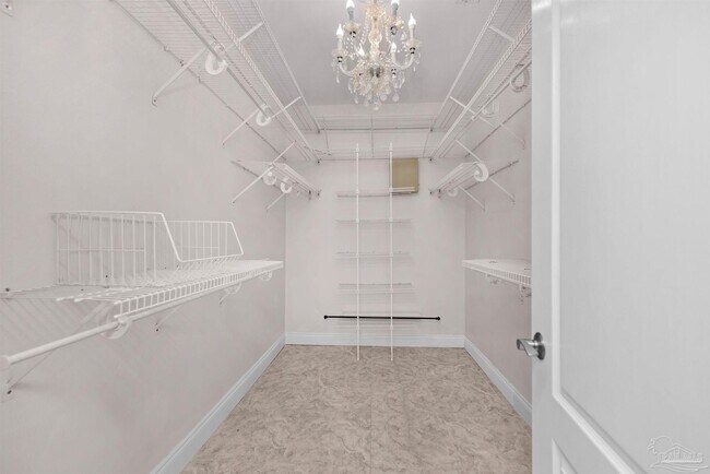 Building Photo - 8731 Thunderbird Dr