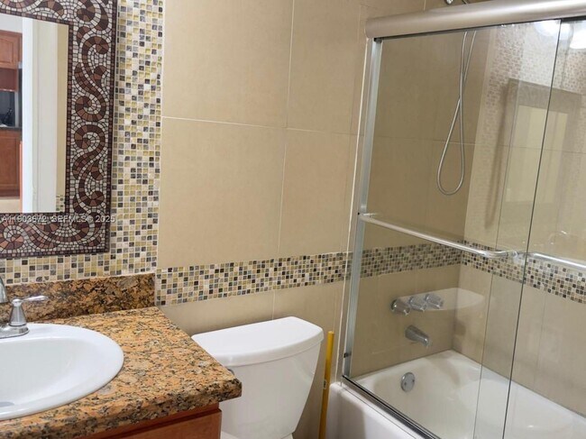 Building Photo - 2910 Point E Dr