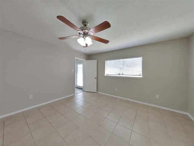 Building Photo - 20118 Misty Pines Dr