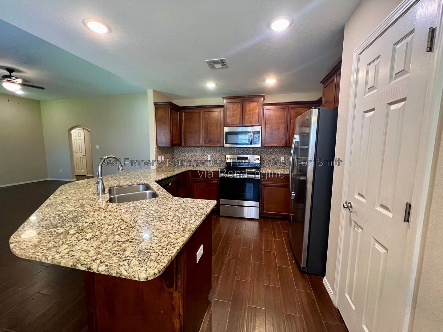 Building Photo - 507 Ridge Point Dr