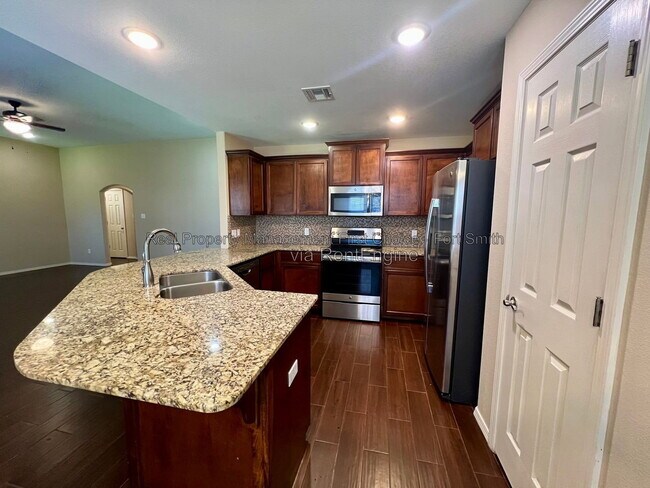 Building Photo - 507 Ridge Point Dr