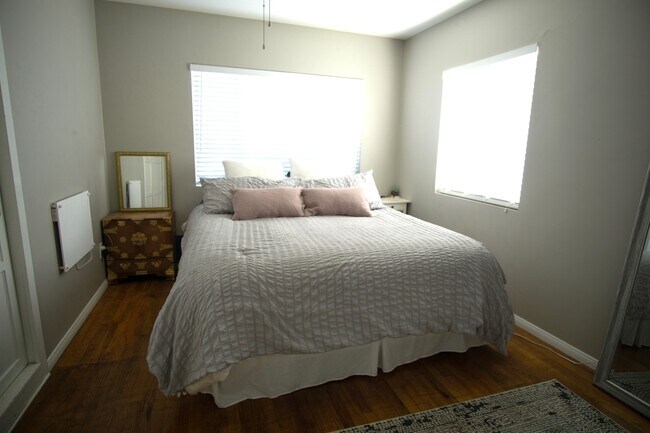 Building Photo - 1953 Rowan St