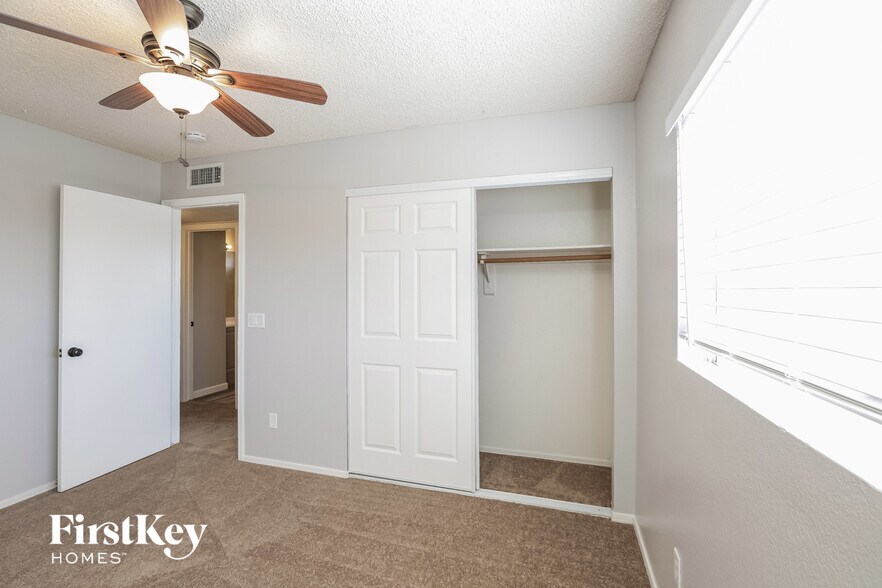 Building Photo - 2914 E Muirwood Dr