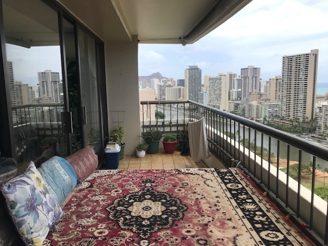 Lanai View Looking East - 2333 Kapiolani Blvd