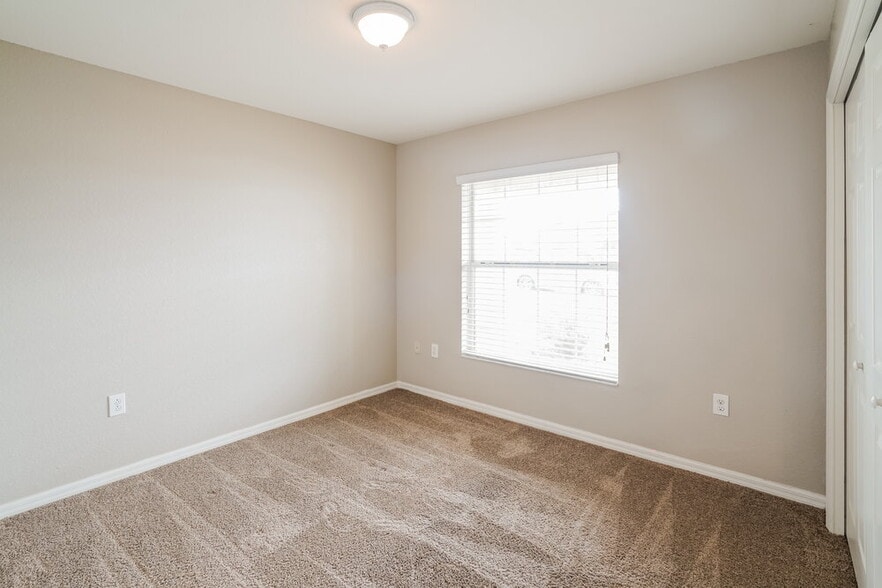 Building Photo - 4736 Summerfield Cir