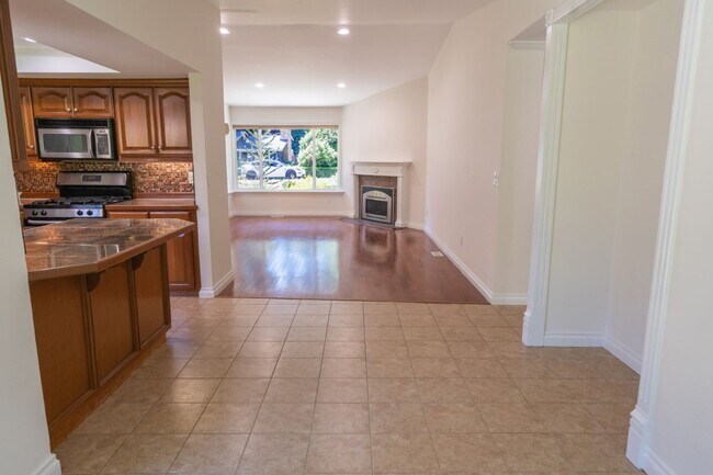Building Photo - 3bd/1.75ba Sammamish House