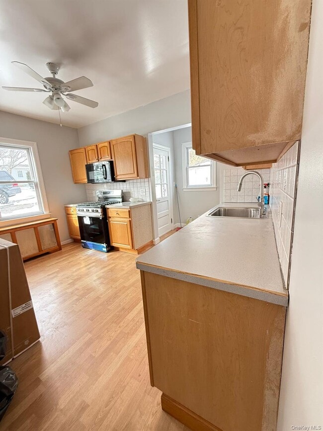 Building Photo - 7 Flower St