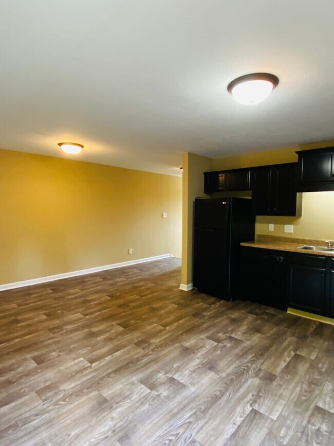 Building Photo - 1725 Thistlewood Dr