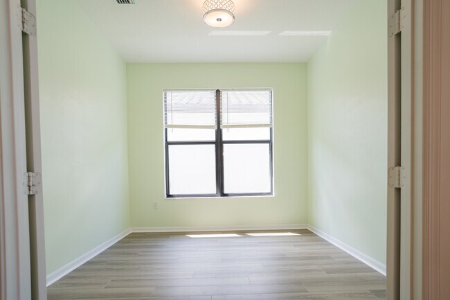 Building Photo - 8936 Madrid Cir