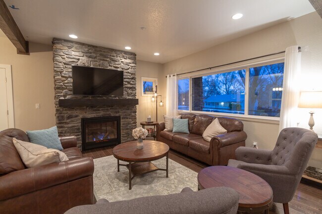 Building Photo - 724 N Walnut St