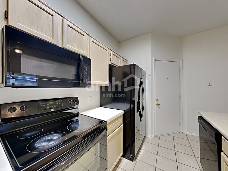 Building Photo - 234 Birchwood Ln