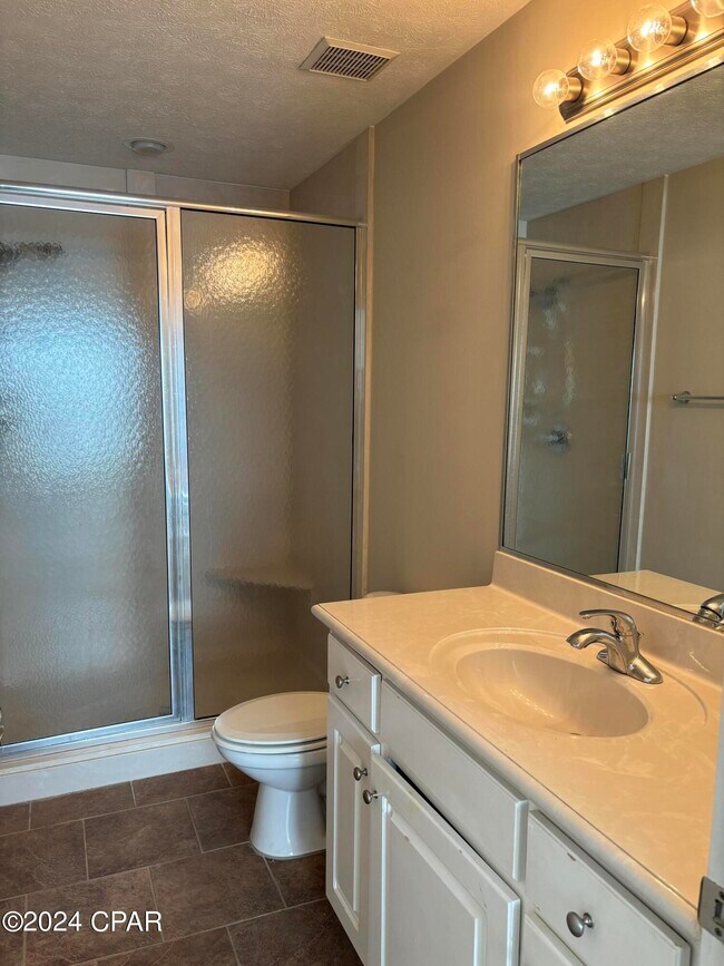 Building Photo - 6722 Thomas Dr
