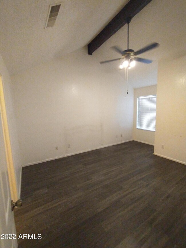 Building Photo - 2114 W Monona Dr