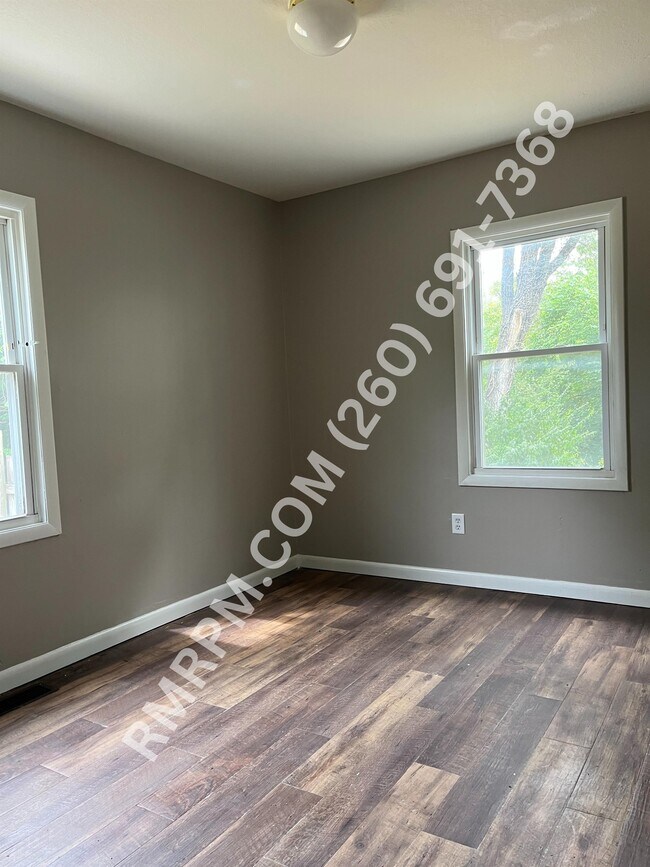 Building Photo - 1220 Fairview Ave