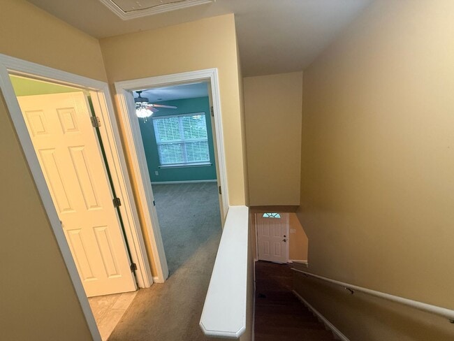 Building Photo - Beautiful private home!!