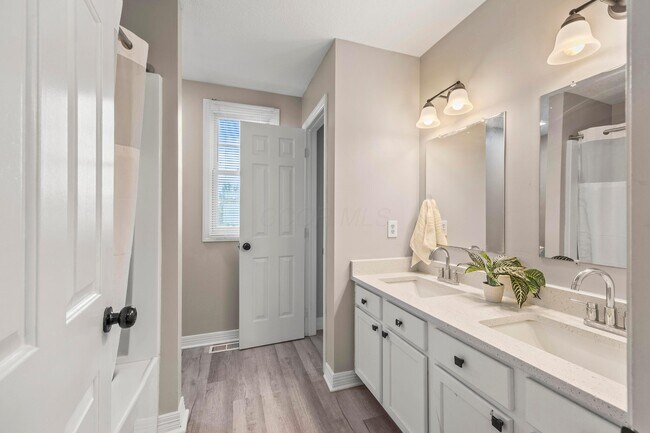 Building Photo - 5935 Pondview Ct