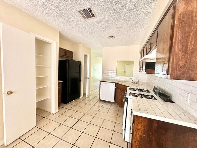 Building Photo - 207 W William Cannon Dr
